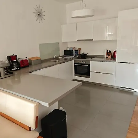 アパート Premium Maj ****