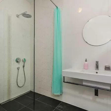 Premium Maj **** * פורץ